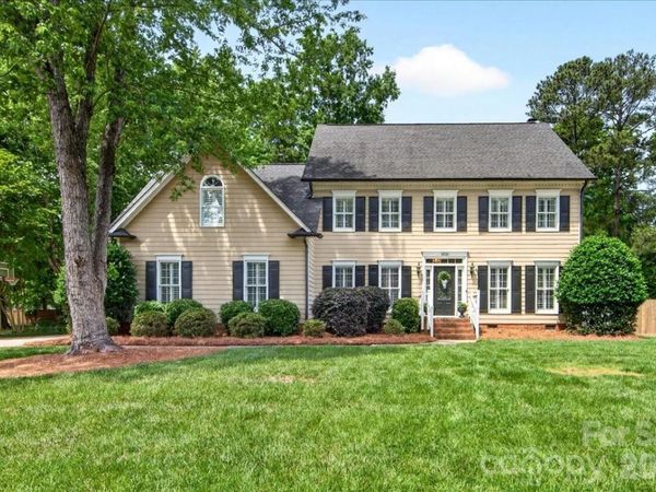 10216 Hollybrook Drive, Charlotte, NC 28277