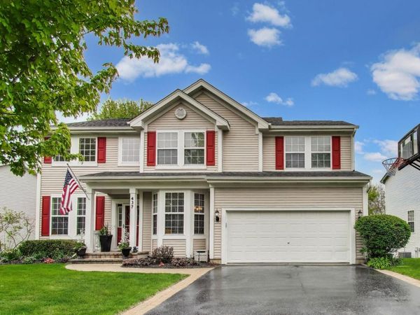 437 N Crooked Lake Lane , Lindenhurst, IL 60046