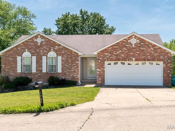 1383 Oakridge Estates Drive , St Clair, MO 63077