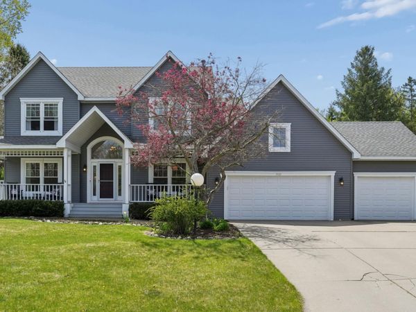 900 Lecuyer Drive, Stillwater, MN 55082