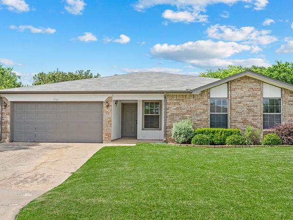 4924 Cedar Springs Drive , Fort Worth, TX 76179