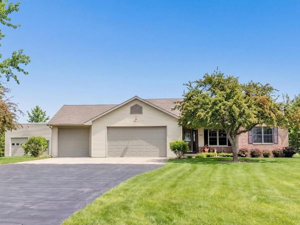 1072 TRABOH COURT, De Pere, WI 54115