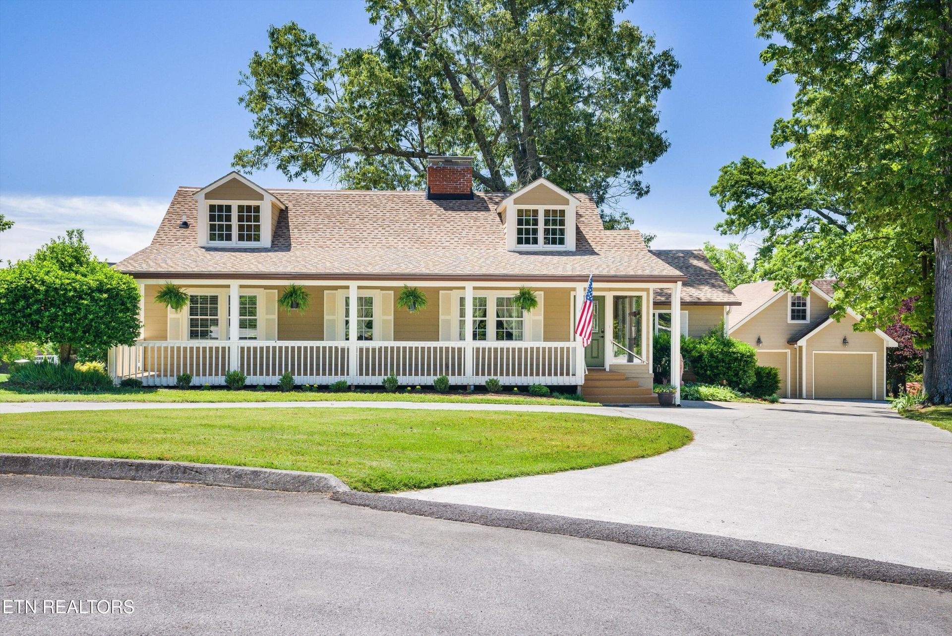 299 Zane Lane, Lenoir City, TN 37772 Main Photo