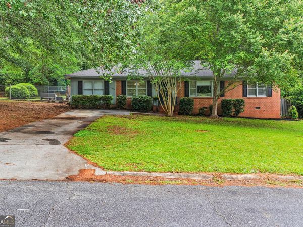 1058 S Pine Knoll, Macon, GA 31204