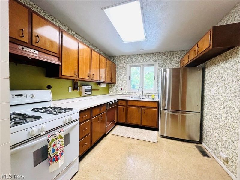 723 Trotter Lane , Berea, OH 44017 Photo 9