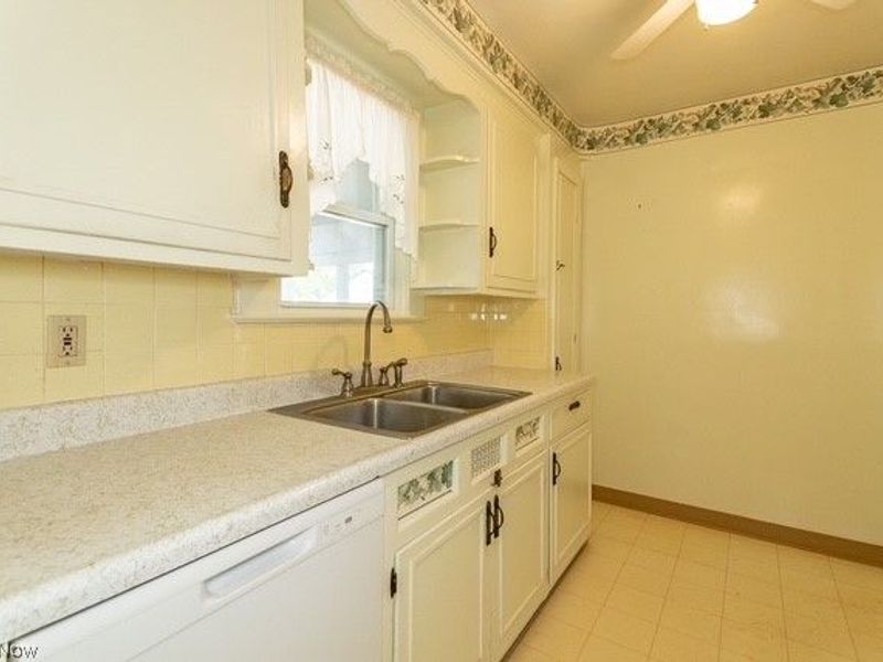 357 E 307th Street, Willowick, OH 44095 Photo 11