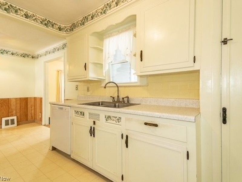 357 E 307th Street, Willowick, OH 44095 Photo 12