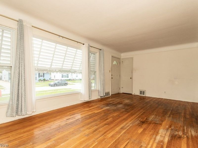 357 E 307th Street, Willowick, OH 44095 Photo 5