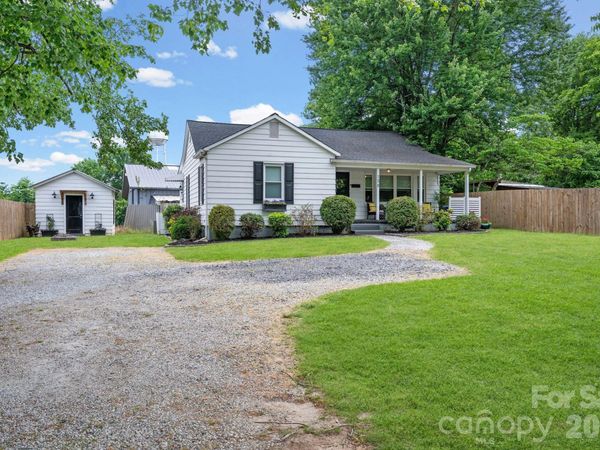 128 Avon Street , Mocksville, NC 27028