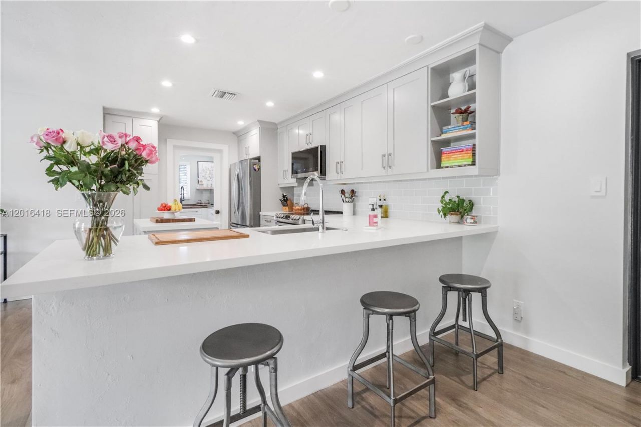 1705 NE 24th St, Wilton Manors, FL 33305 Photo