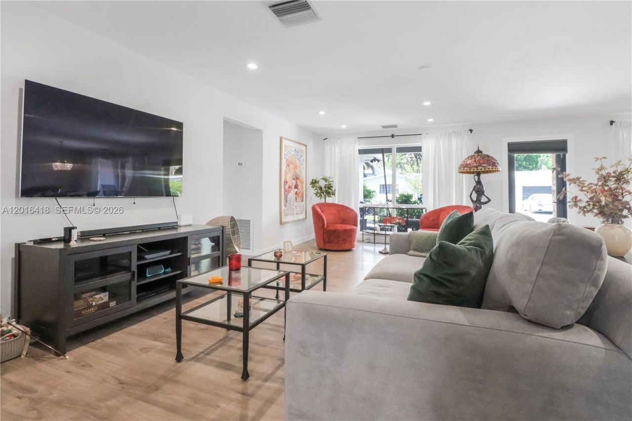1705 NE 24th St, Wilton Manors, FL 33305 Photo