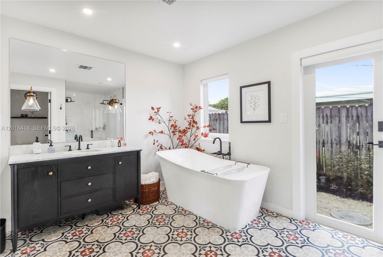 1705 NE 24th St, Wilton Manors, FL 33305 Photo