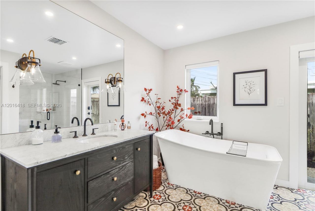 1705 NE 24th St, Wilton Manors, FL 33305 Photo