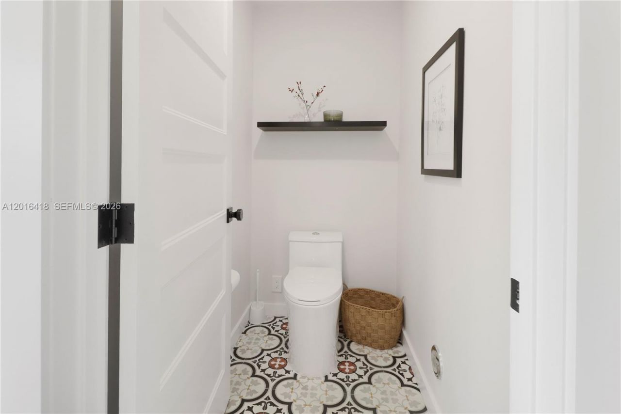 1705 NE 24th St, Wilton Manors, FL 33305 Photo