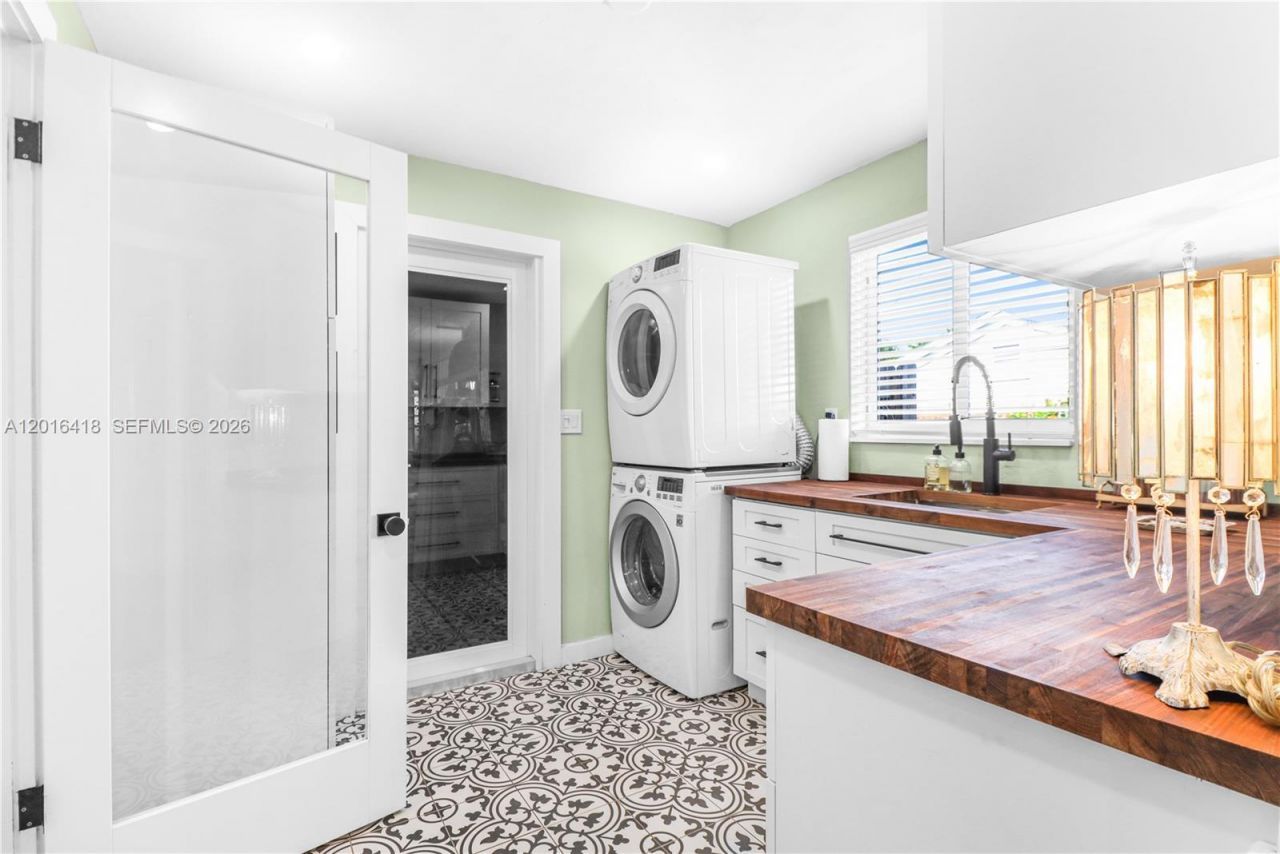 1705 NE 24th St, Wilton Manors, FL 33305 Photo