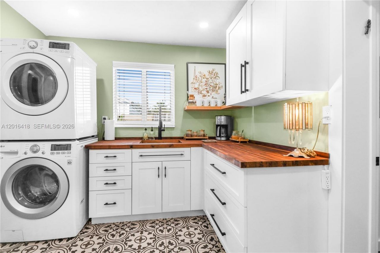 1705 NE 24th St, Wilton Manors, FL 33305 Photo