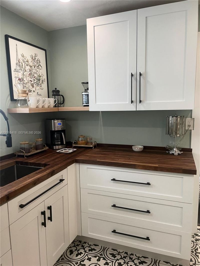 1705 NE 24th St, Wilton Manors, FL 33305 Photo
