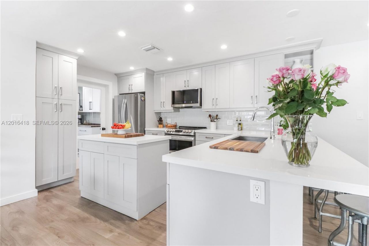 1705 NE 24th St, Wilton Manors, FL 33305 Photo