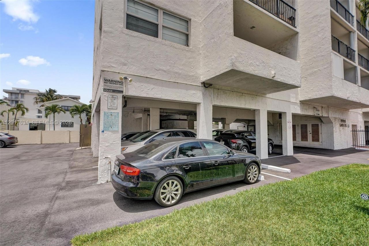 7850 Byron Ave, Unit 702, Miami Beach, FL 33141 Photo