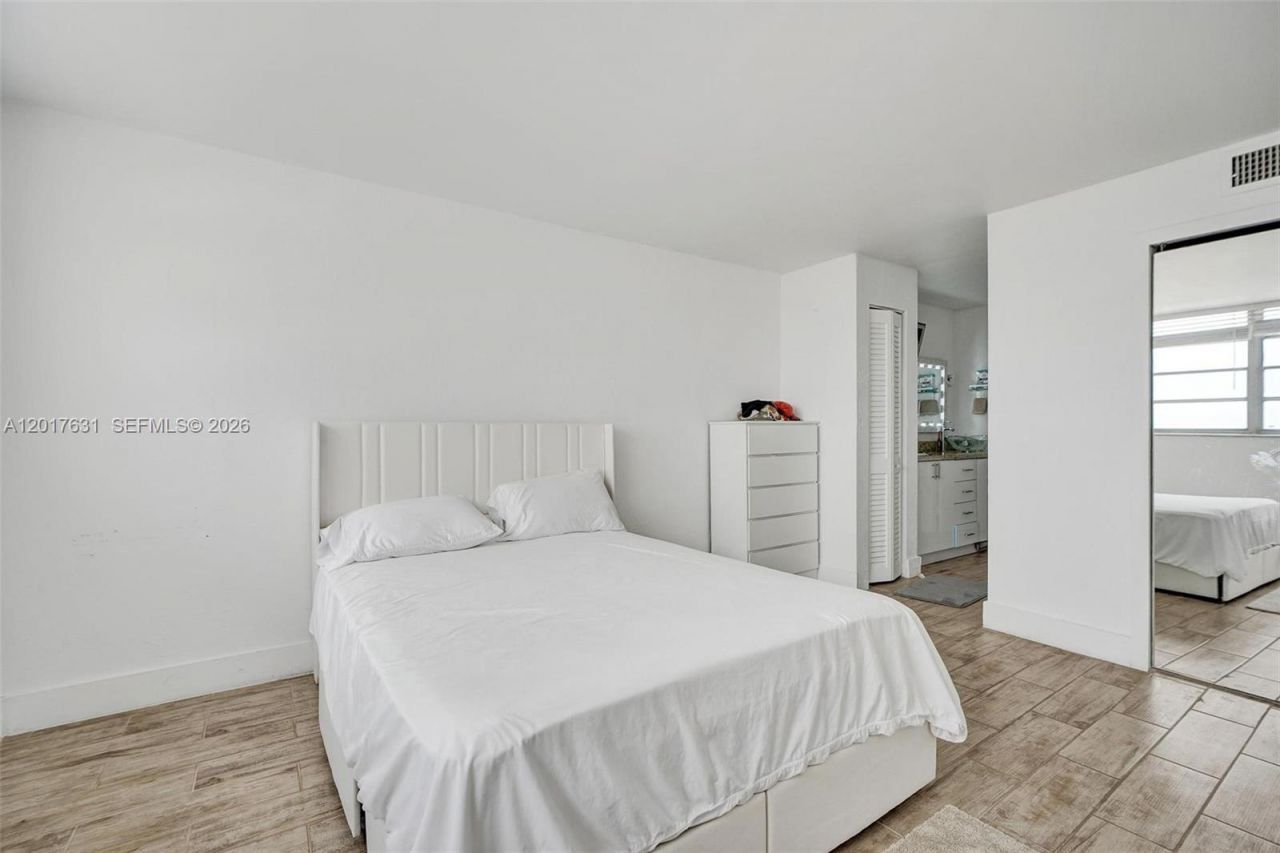 7850 Byron Ave , Unit 702, Miami Beach, FL 33141 Photo