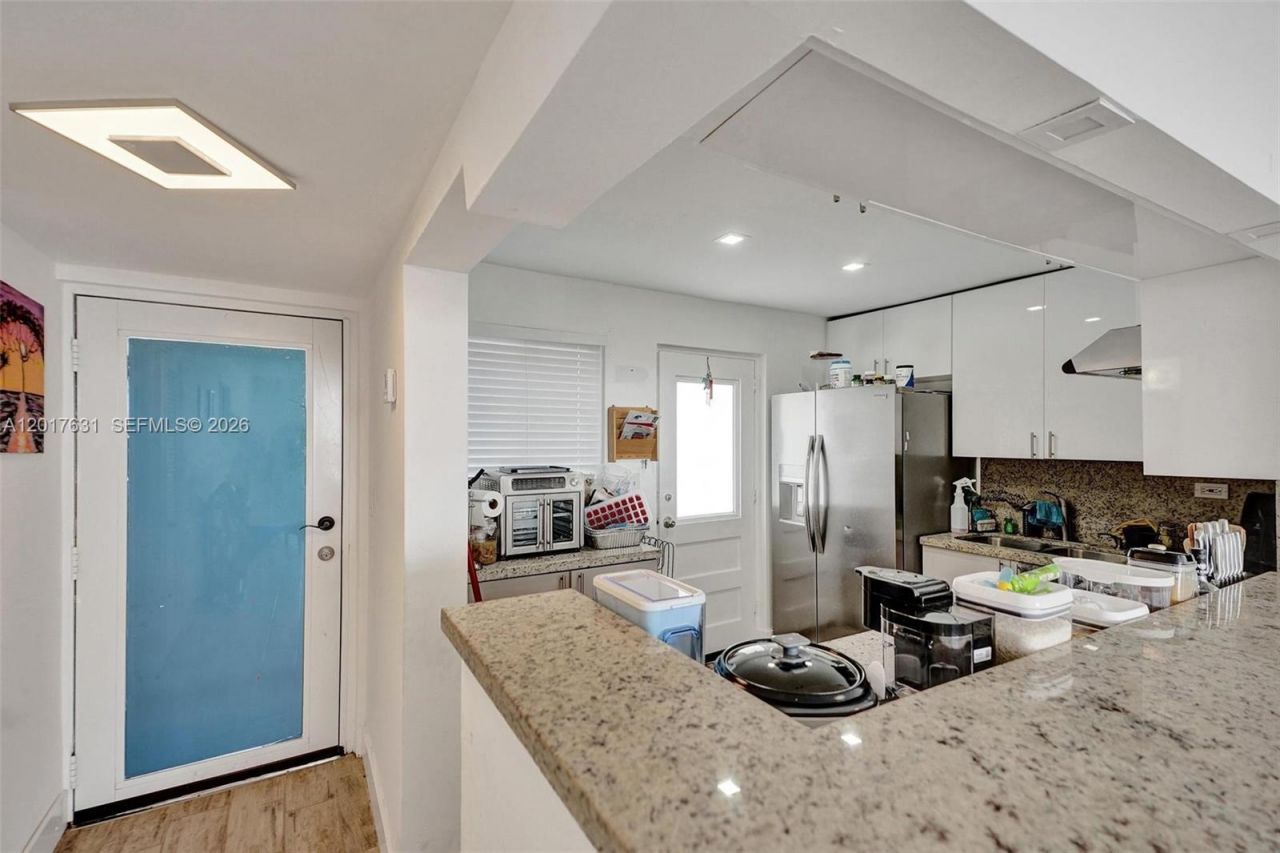 7850 Byron Ave , Unit 702, Miami Beach, FL 33141 Photo