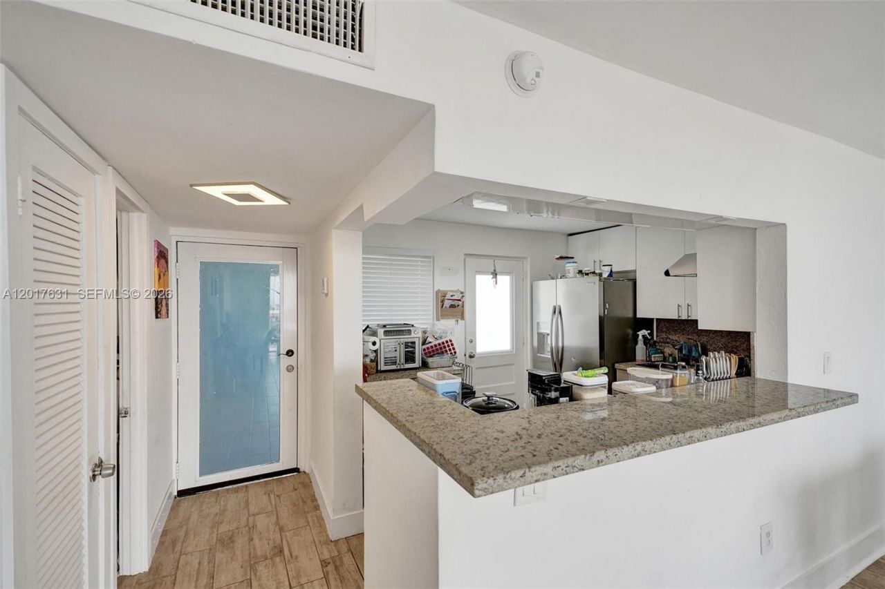 7850 Byron Ave , Unit 702, Miami Beach, FL 33141 Photo