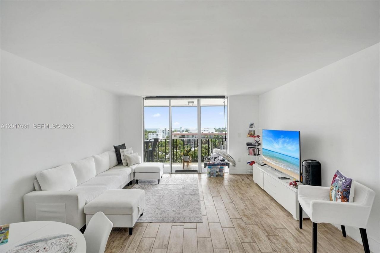 7850 Byron Ave , Unit 702, Miami Beach, FL 33141 Photo