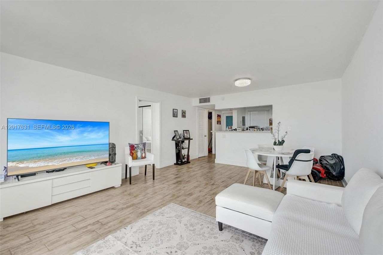 7850 Byron Ave , Unit 702, Miami Beach, FL 33141 Photo