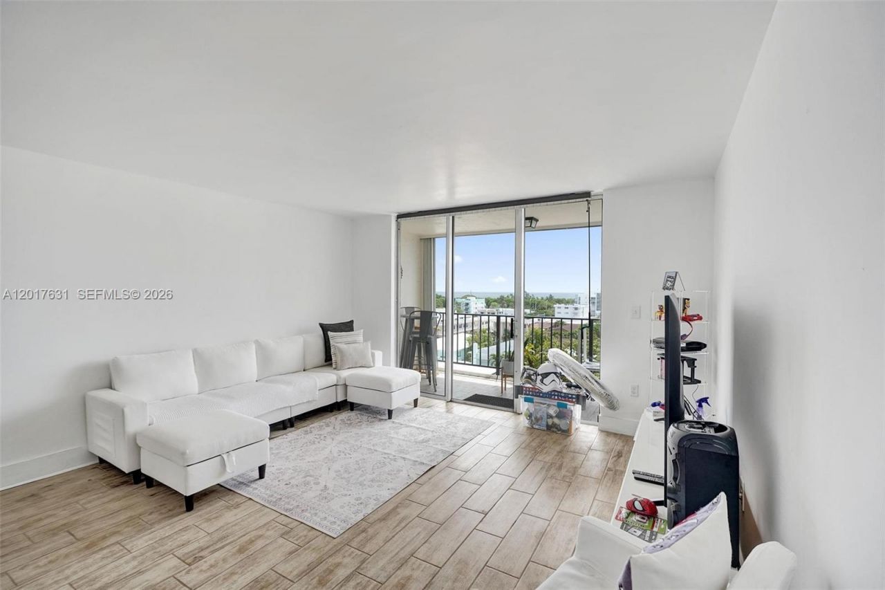 7850 Byron Ave , Unit 702, Miami Beach, FL 33141 Photo