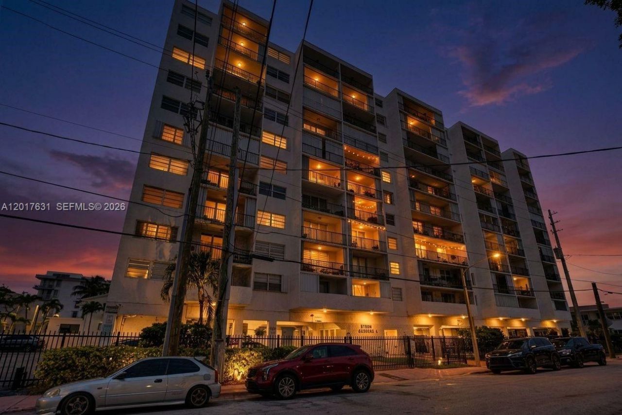 7850 Byron Ave, Unit 702, Miami Beach, FL 33141 Photo