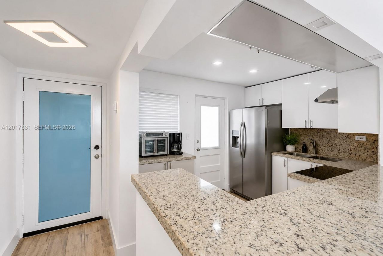 7850 Byron Ave, Unit 702, Miami Beach, FL 33141 Photo