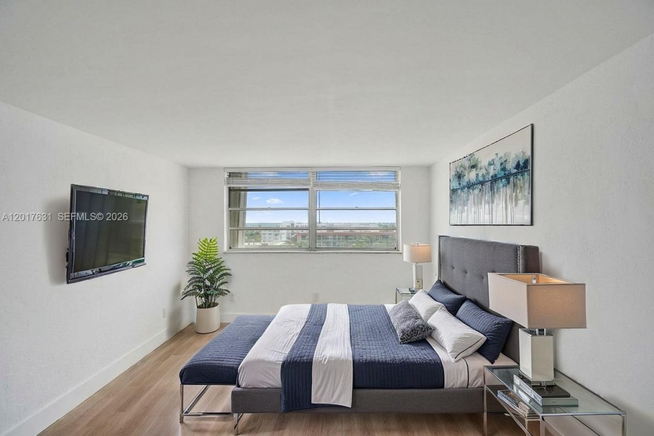 7850 Byron Ave , Unit 702, Miami Beach, FL 33141 Photo