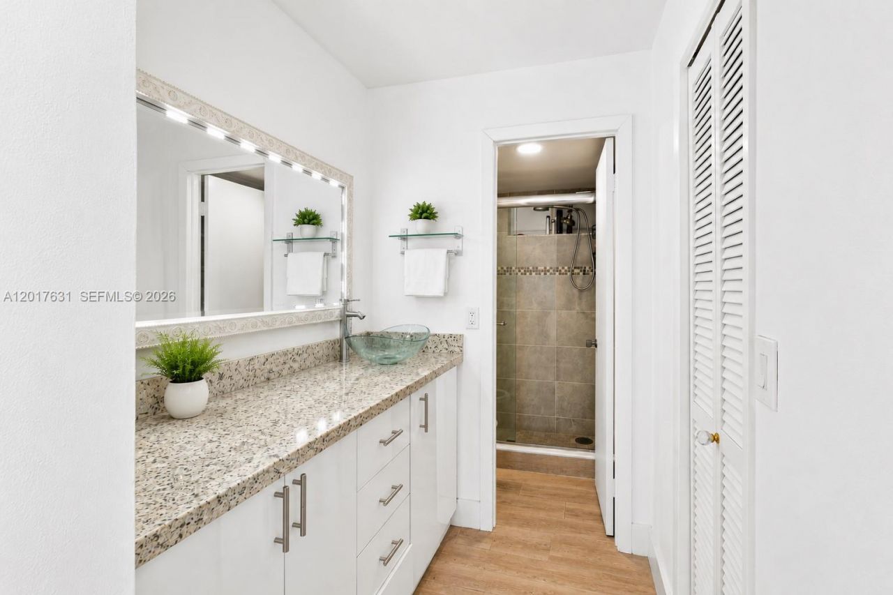 7850 Byron Ave, Unit 702, Miami Beach, FL 33141 Photo