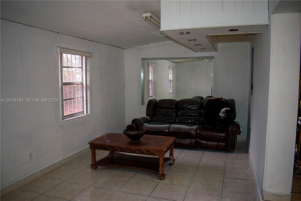 5349 W 14th Ln, Hialeah, FL 33012 Photo