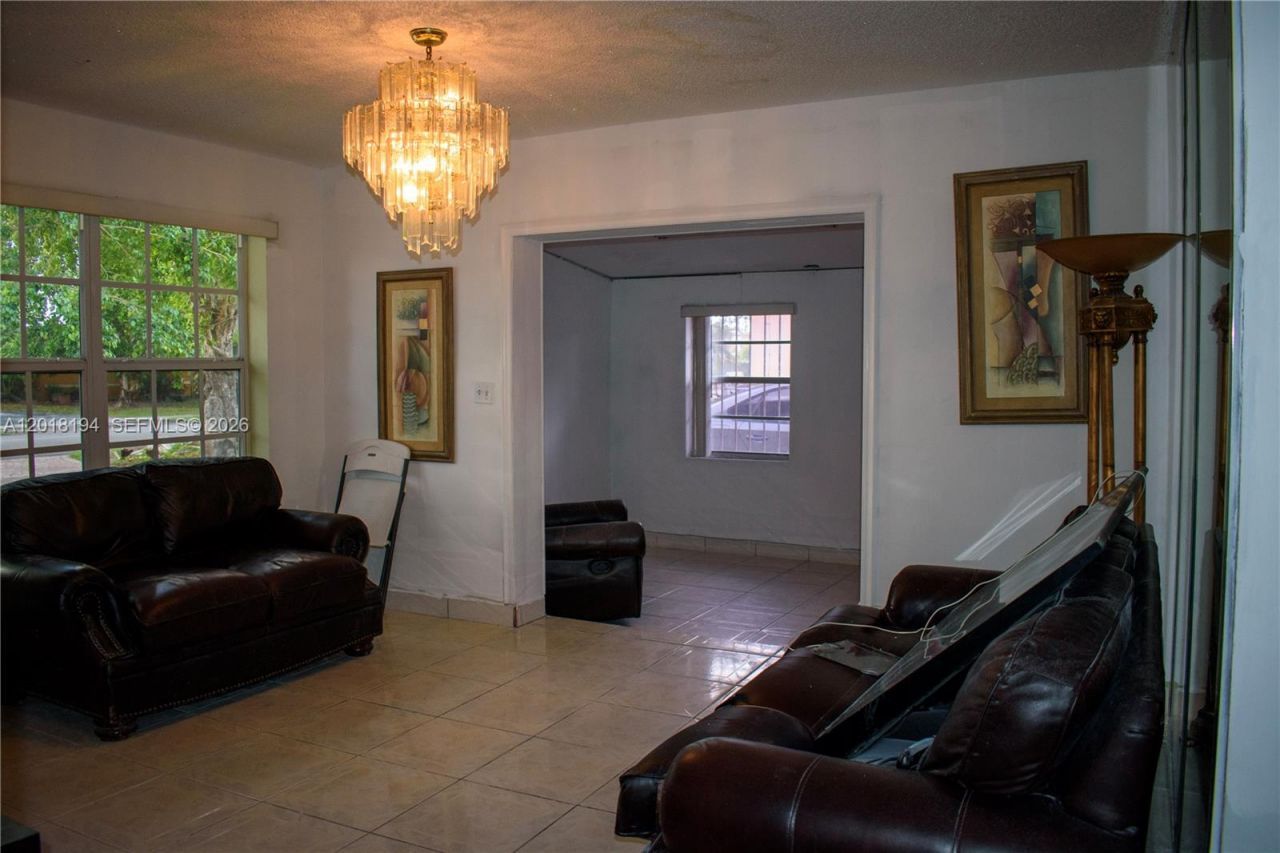 5349 W 14th Ln, Hialeah, FL 33012 Photo