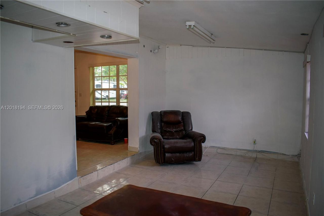 5349 W 14th Ln, Hialeah, FL 33012 Photo