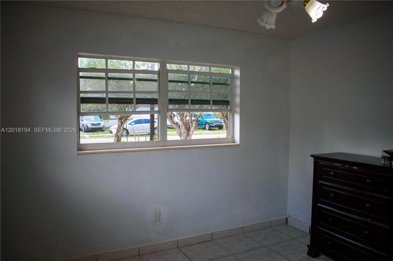 5349 W 14th Ln, Hialeah, FL 33012 Photo