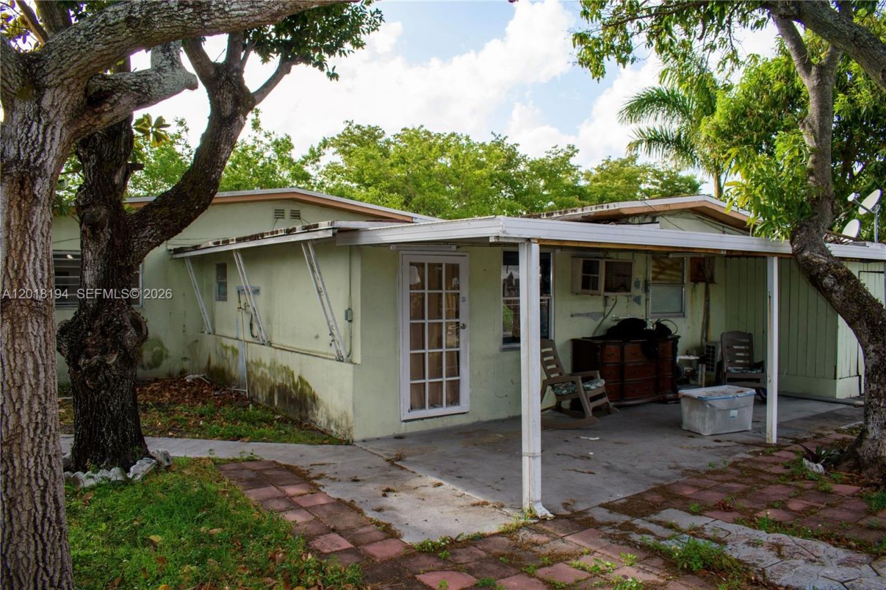 5349 W 14th Ln, Hialeah, FL 33012 Photo