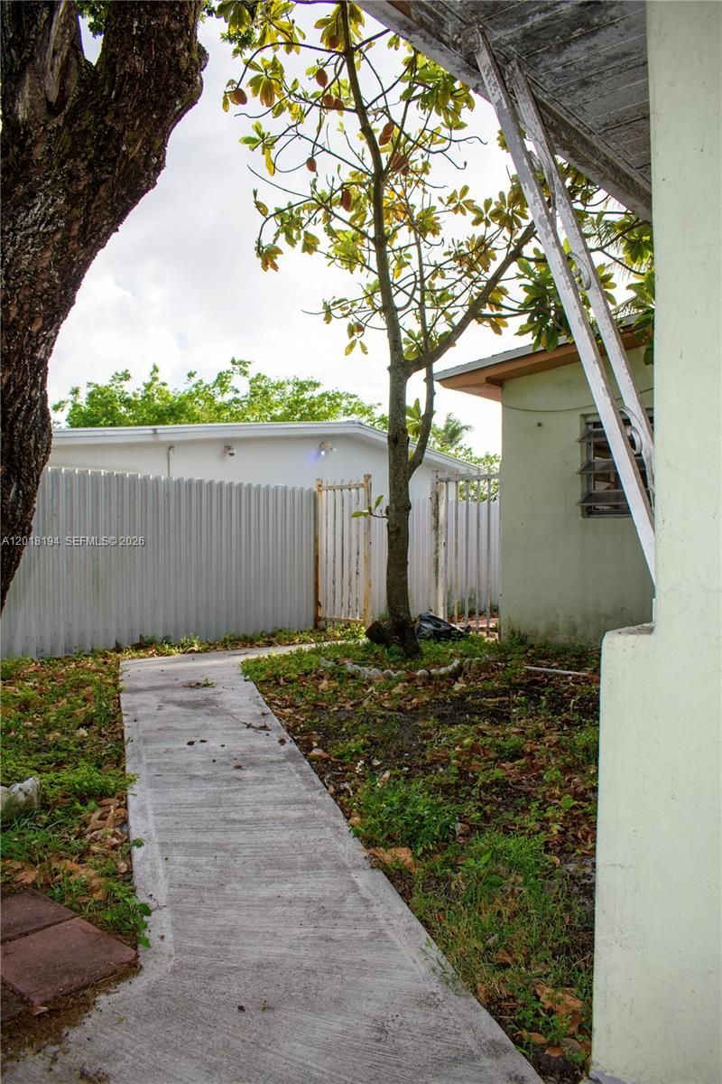 5349 W 14th Ln, Hialeah, FL 33012 Photo