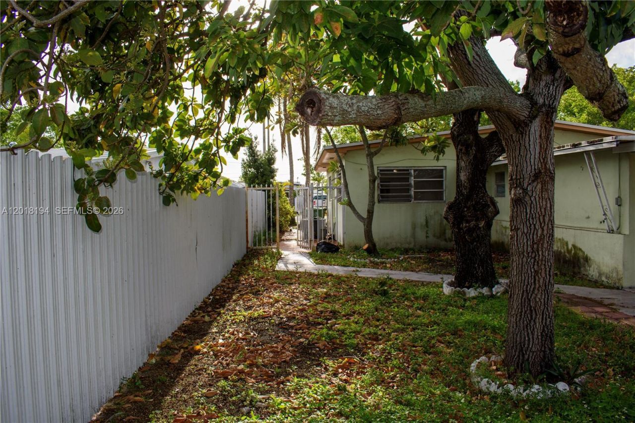 5349 W 14th Ln, Hialeah, FL 33012 Photo