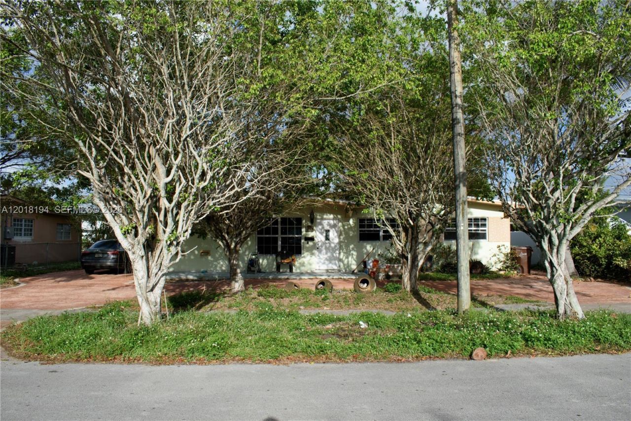 5349 W 14th Ln, Hialeah, FL 33012 Photo