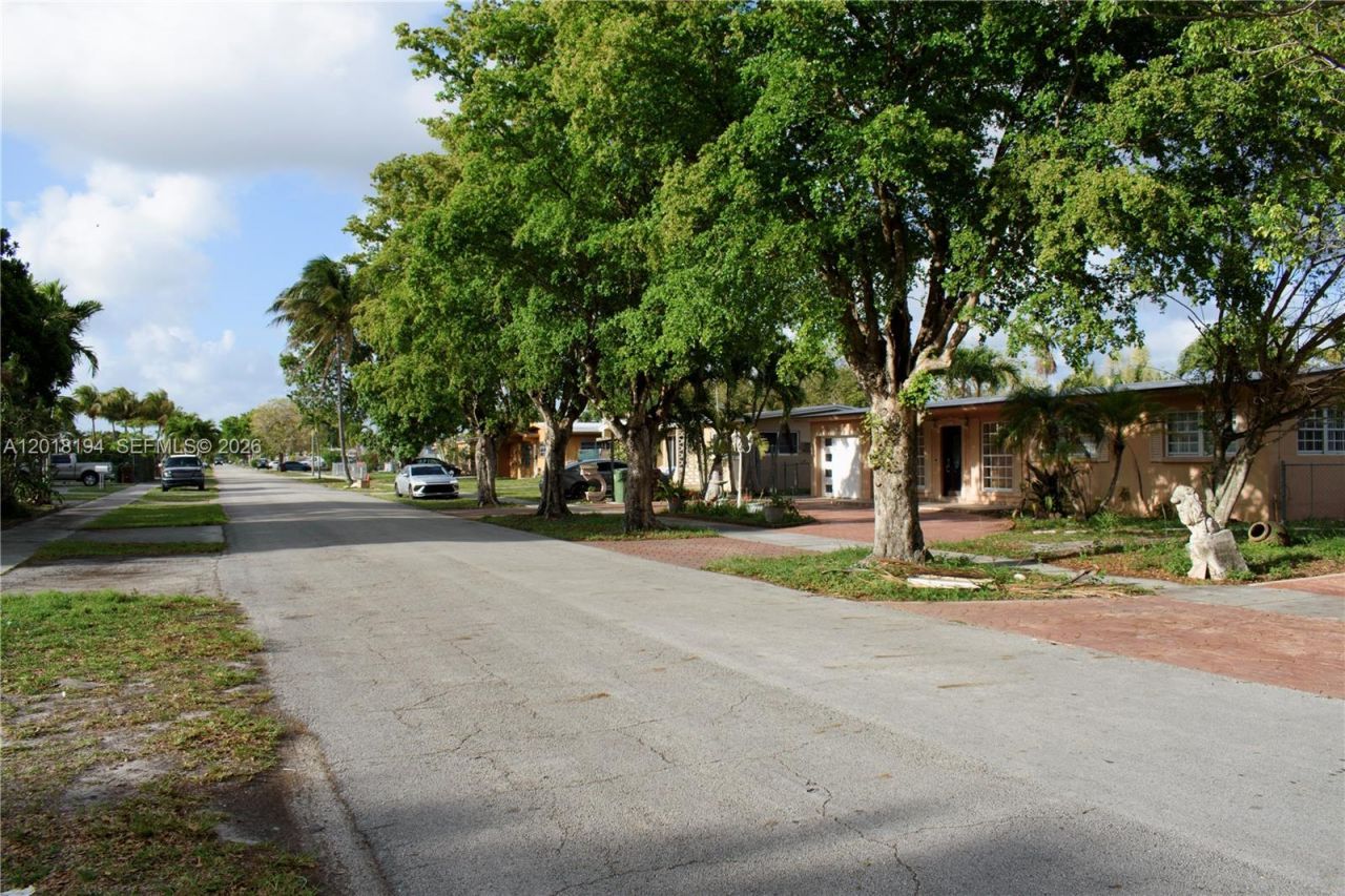 5349 W 14th Ln, Hialeah, FL 33012 Photo