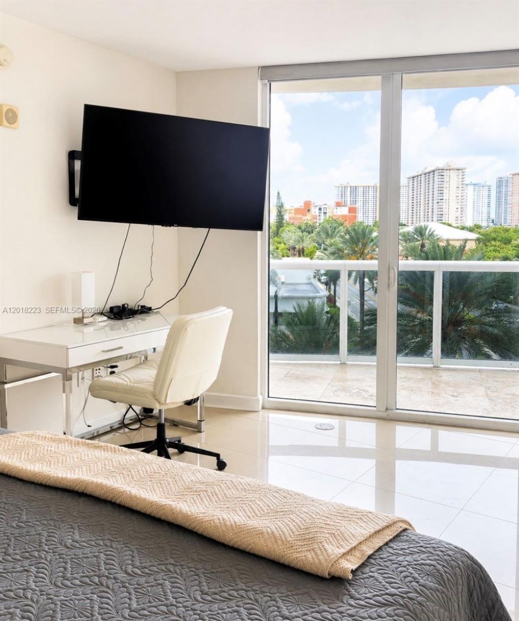 17201 Collins Ave, Unit 506, Sunny Isles Beach, FL 33160 Photo