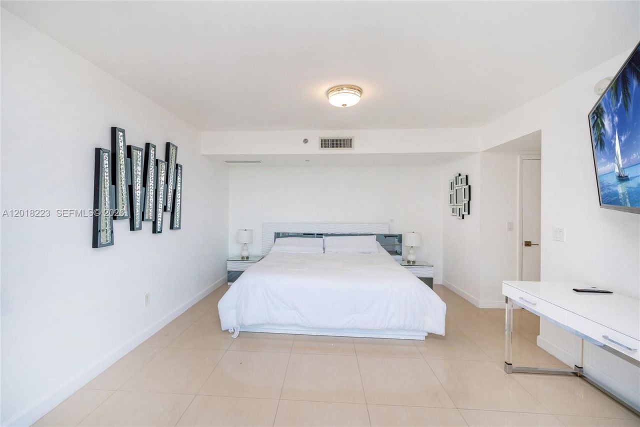17201 Collins Ave, Unit 506, Sunny Isles Beach, FL 33160 Photo