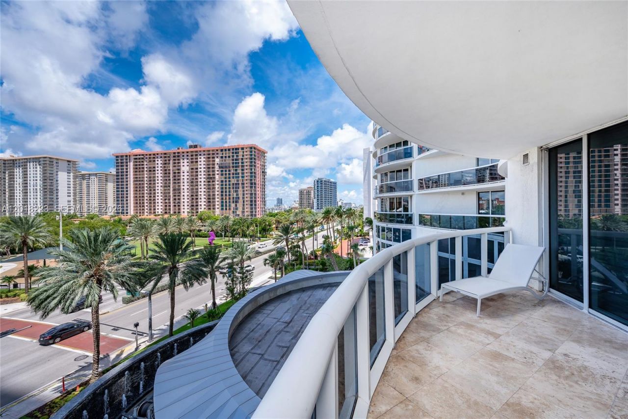 17201 Collins Ave, Unit 506, Sunny Isles Beach, FL 33160 Photo