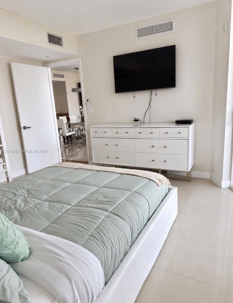 17201 Collins Ave, Unit 506, Sunny Isles Beach, FL 33160 Photo