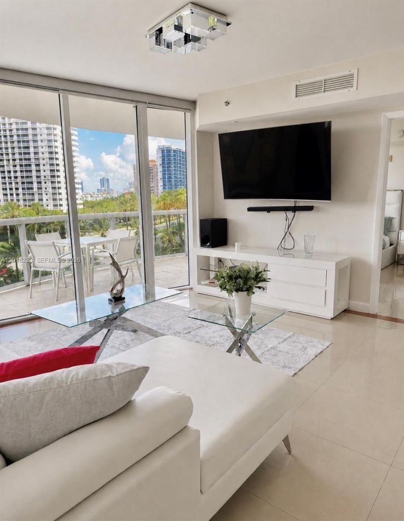 17201 Collins Ave, Unit 506, Sunny Isles Beach, FL 33160 Photo