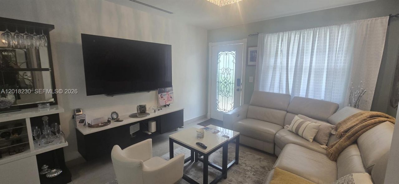 149 NW 17th Pl , Miami, FL 33125 Photo