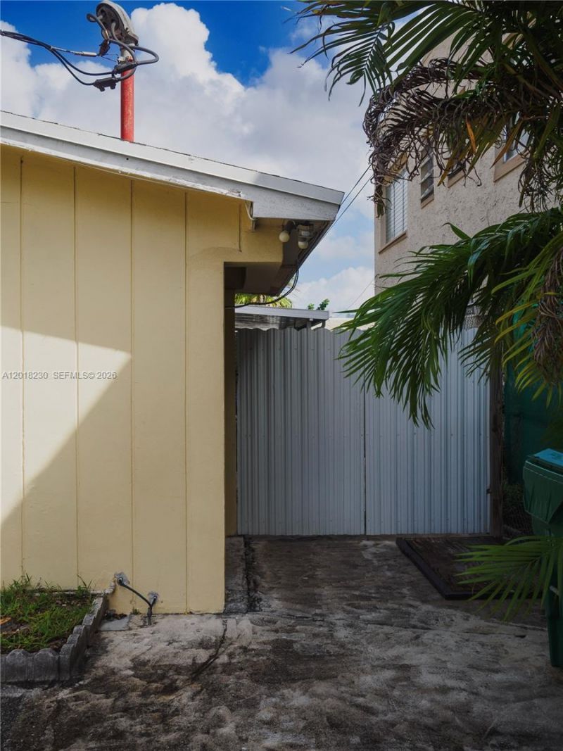 149 NW 17th Pl , Miami, FL 33125 Photo