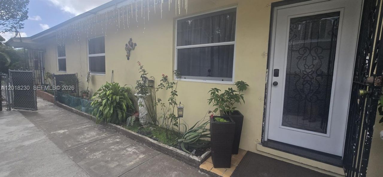 149 NW 17th Pl , Miami, FL 33125 Photo
